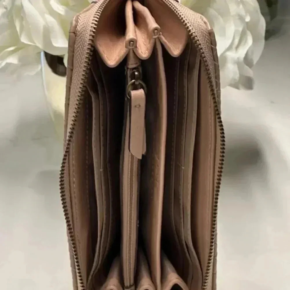 Frye & Co NWT Warm Taupe Zip Around Wallet - Picture 8 of 9